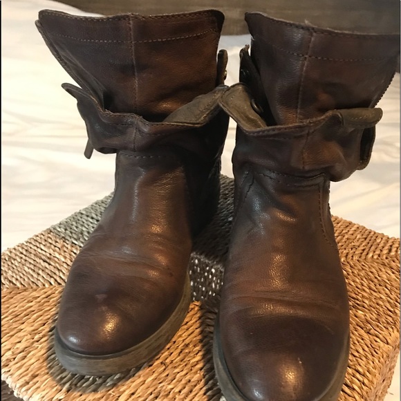 Vera Wang Shoes - Vera Wang brown leather ankle boots